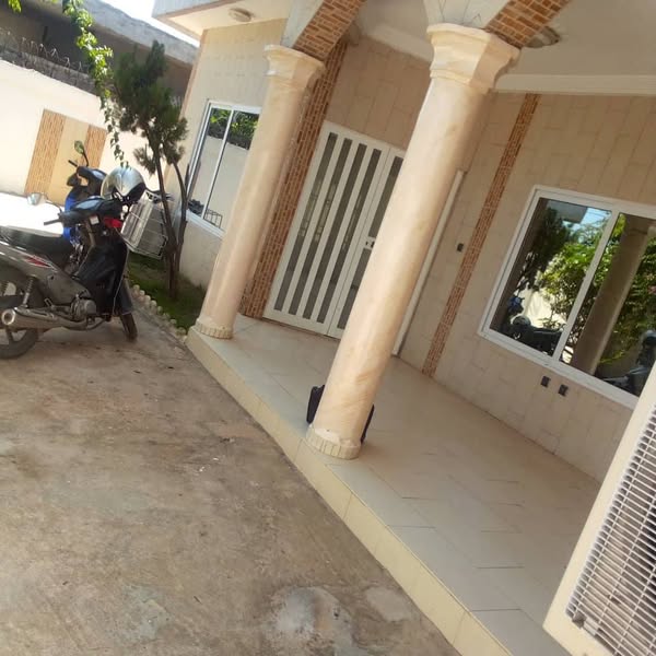 Belle Villa R+1 Haut Standing 5 Chambres 2 Salons