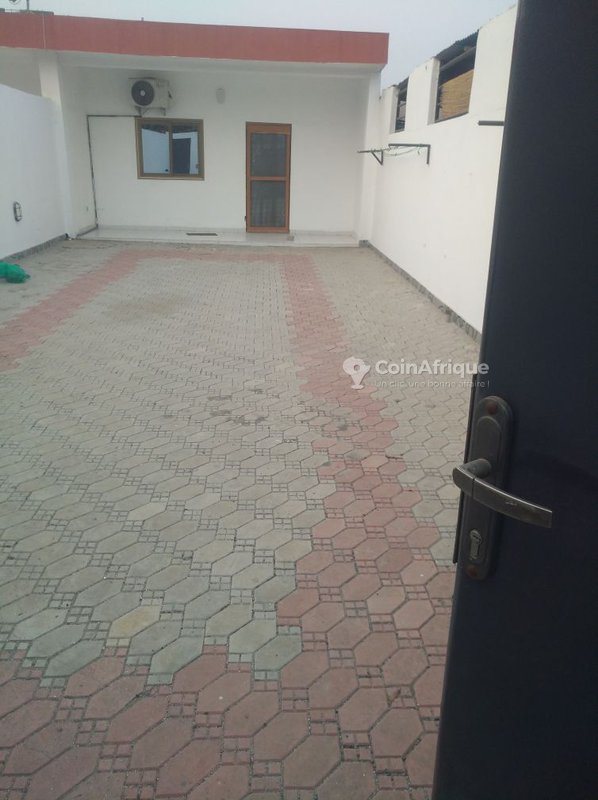 Location d'un appartement meublé d'une chambre salon