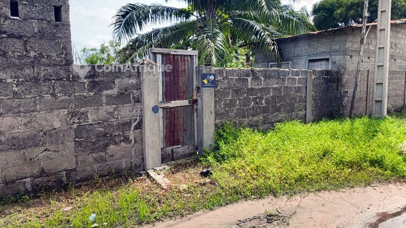 Terrain 396 m²