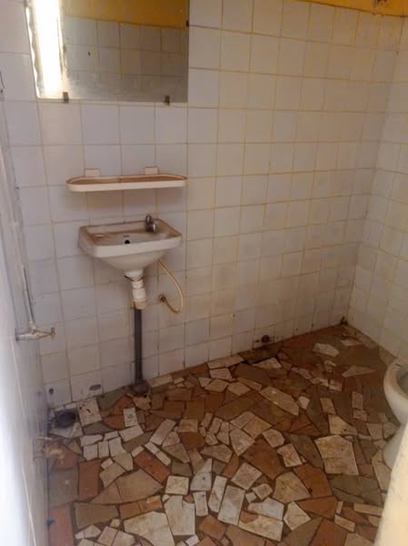 Chambre Salon Sanitaire à Louer