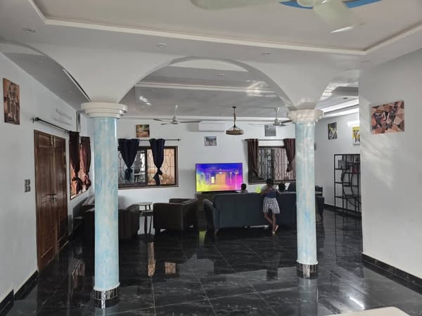 Belle Villa 4 Chambres Salon Sanitaire