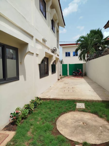Villa Duplex Avec Garage Et Jardin