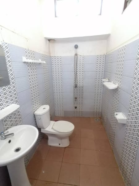 Entrée Personnelle de Deux Chambres Salons Sanitaires