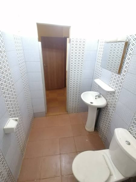 Entrée Personnelle de Deux Chambres Salons Sanitaires
