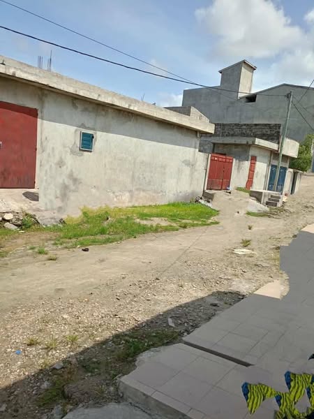 Maison Locative Dallée et Terrassée Avec Garage