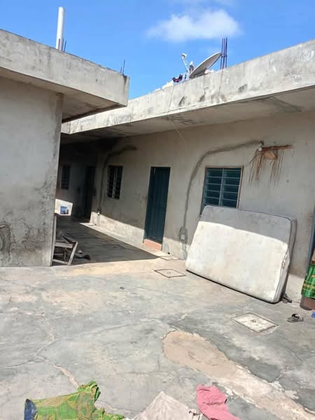 Maison Locative Dallée et Terrassée Avec Garage