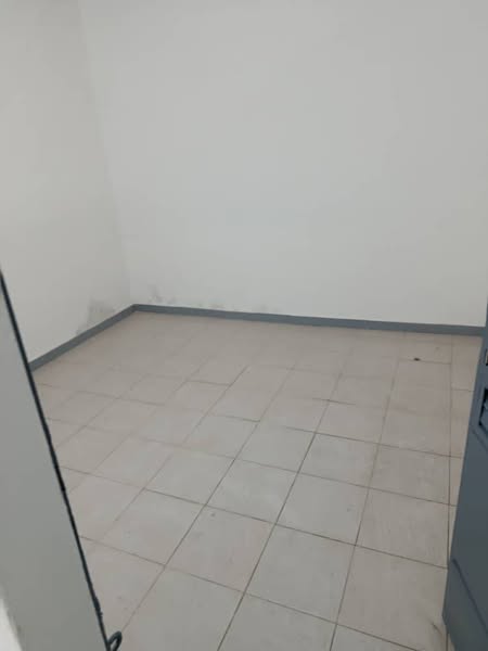 Maison 4 Ménages, Chambre Salon Avec Couloir