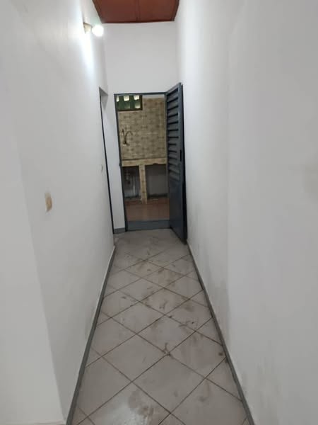 Maison 4 Ménages, Chambre Salon Avec Couloir