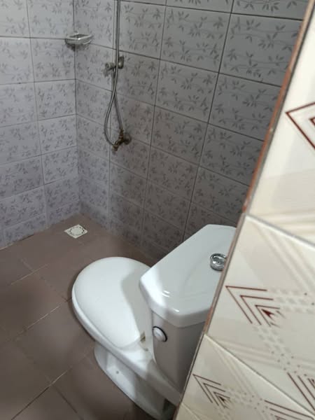 Maison 4 Ménages, Chambre Salon Avec Couloir