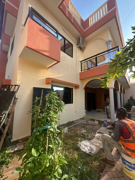 Vaste Villa Duplex à Louer