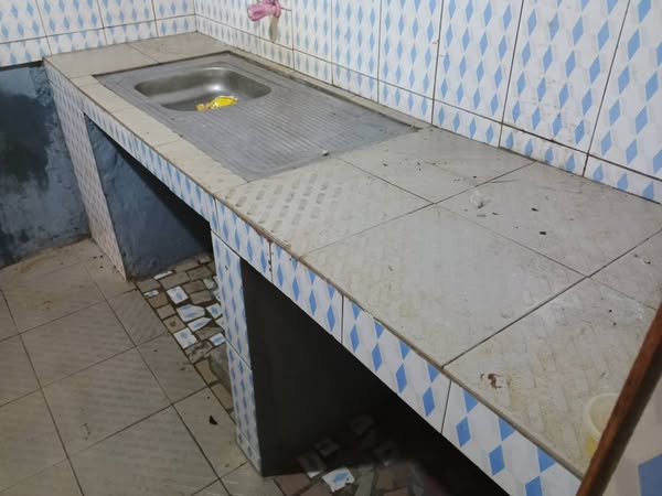Chambre Salon Sanitaire Disponible