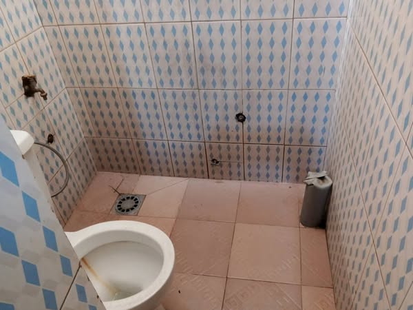 Chambre Salon Sanitaire Disponible