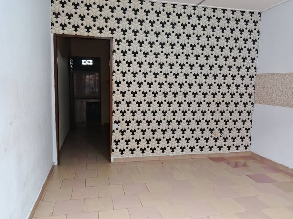 Chambre Salon Sanitaire Disponible