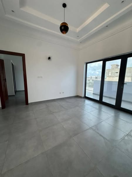Villa R+2 Avec 4 Chambres Et Piscine