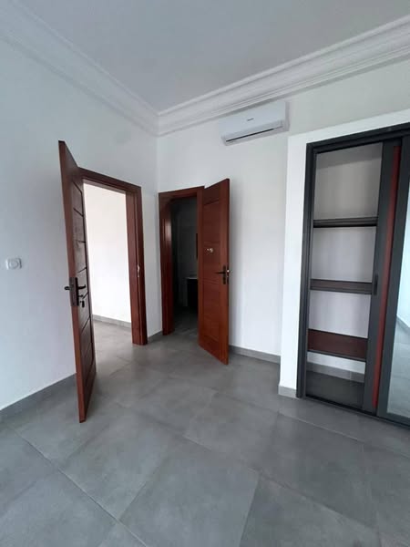 Villa R+2 Avec 4 Chambres Et Piscine